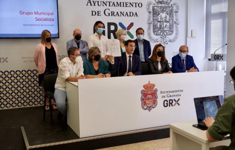 El PSOE de Granada plantea una moción de censura si el alcalde no dimite en 72 horas