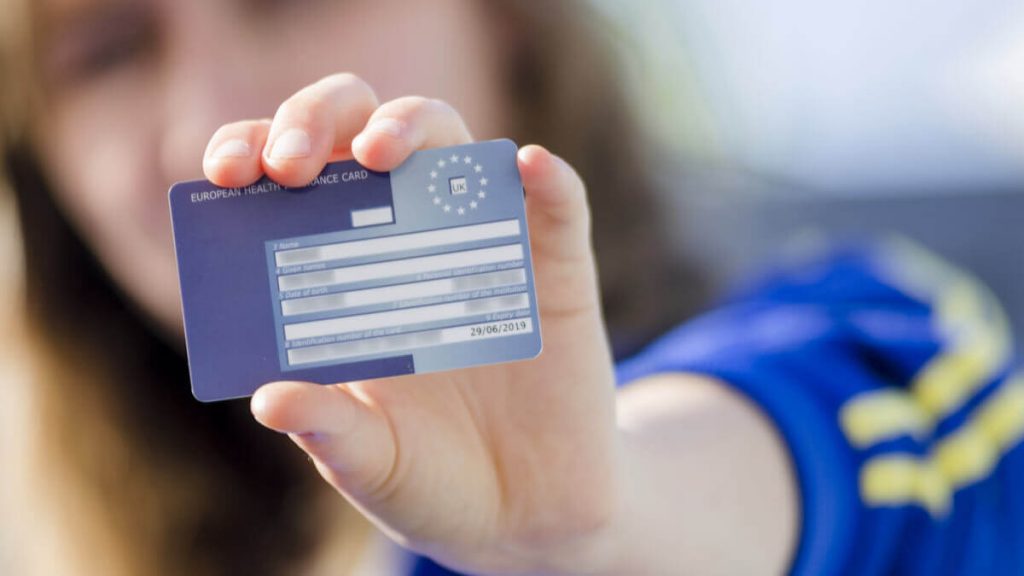 quien puede solicitar tarjeta sanitaria europea