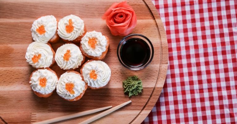 Sushi rosa: el ingrediente que hace que el arroz se vuelva de colores