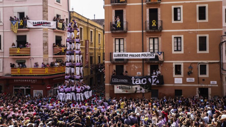 Científicos estudian la forma más segura de hacer 'castells'