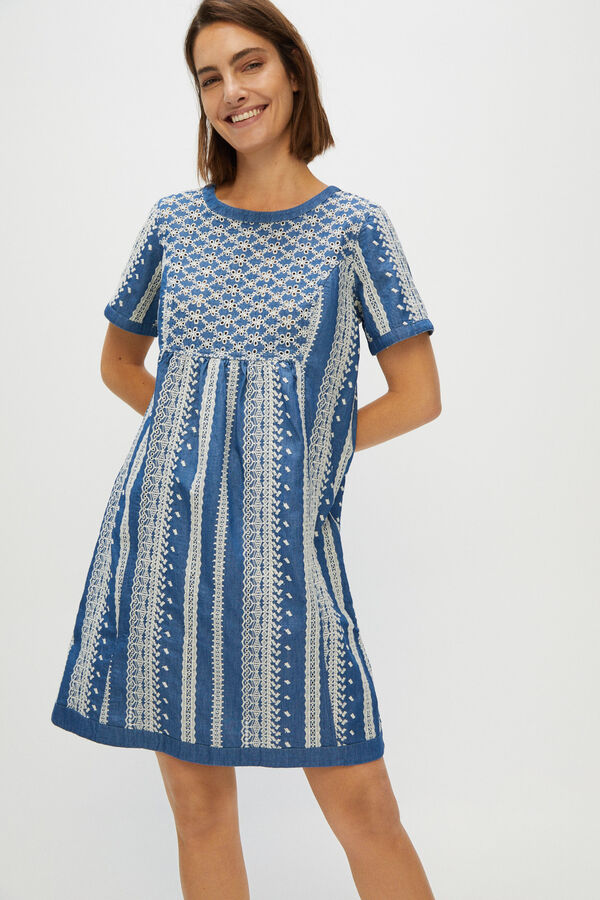 ¿Te gustan los vestidos vaqueros? Este de Cortefiel es precioso.