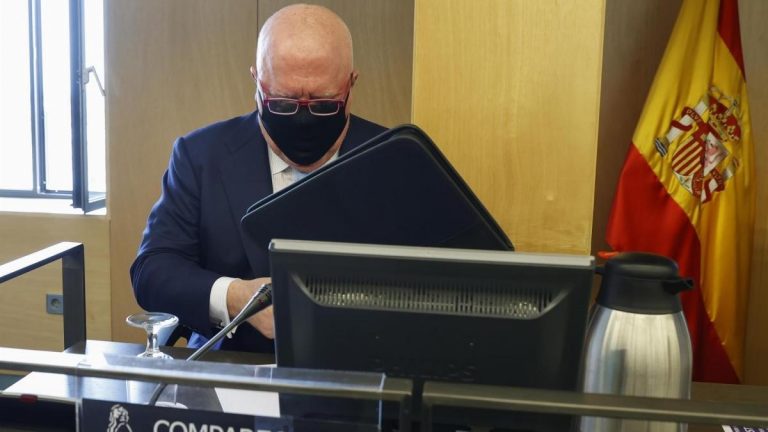 Villarejo dice que tenía 2 números de teléfono que usaba para informar directamente a Rajoy sobre la 'Kitchen'