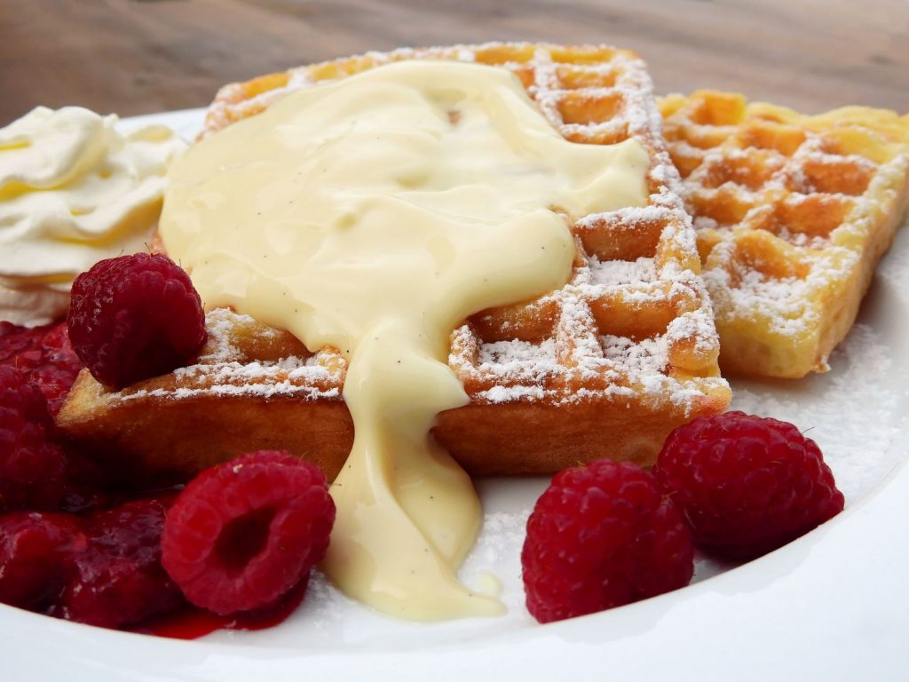 waffles con crema pastelera 
