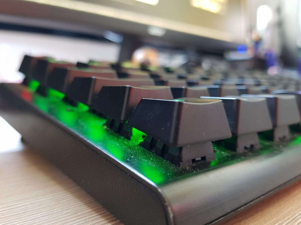 Cómo limpiar un teclado sin que se rompa 1 ¿Cómo limpiar de forma perfecta el teclado de la computadora sin dañarlo?