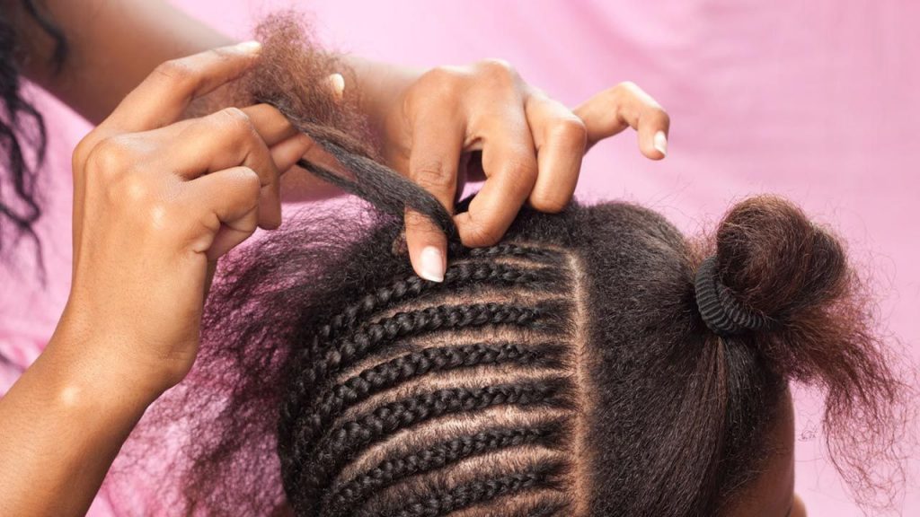 Comienza a realizar la trenza africana