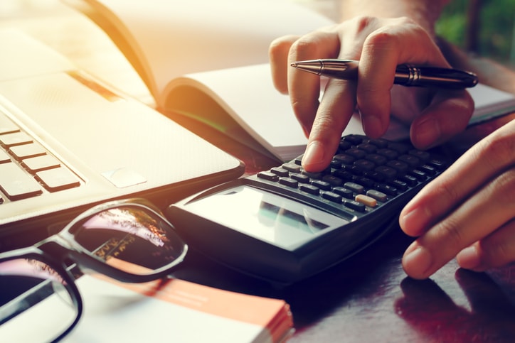 ¿Cómo saber si se está en una lista de morosos?