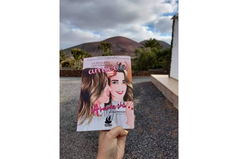 La influencer Amanda Chic publica un libro sobre el amor propio, la autoestima y el empoderamiento