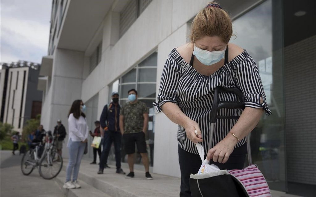 ¿Cuáles son los requisitos para acceder a la tarjeta de ayuda para familias vulnerables?