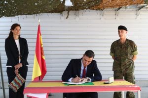 Sánchez reivindica el "esfuerzo" de España en la misión de la OTAN en Letonia