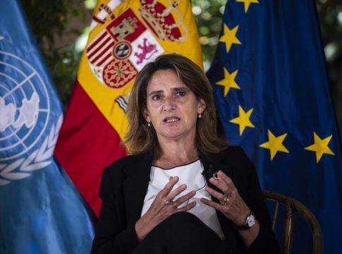 Ribera admite que el precio de la luz seguirá siendo alto durante los próximos meses Ribera admite que el precio de la luz seguirá siendo alto durante los próximos meses