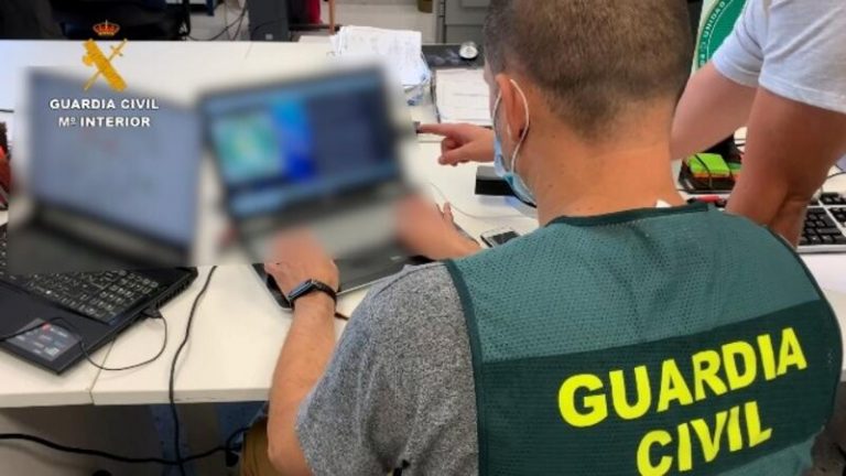 La Guardia Civil detiene a 16 personas de una red dedicada a cometer estafas a través de Internet
