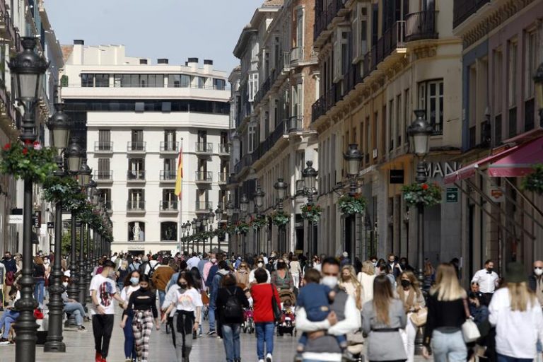 Córdoba, Granada y Málaga capital y 185 municipios más, en riesgo extremo por Covid en Andalucía