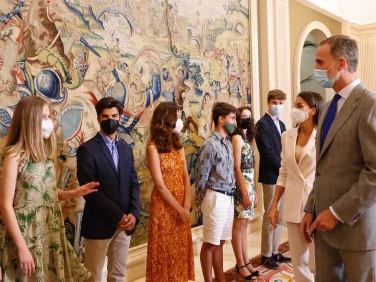 La princesa Leonor conoce de cerca a los que serán sus compañeros el próximo curso