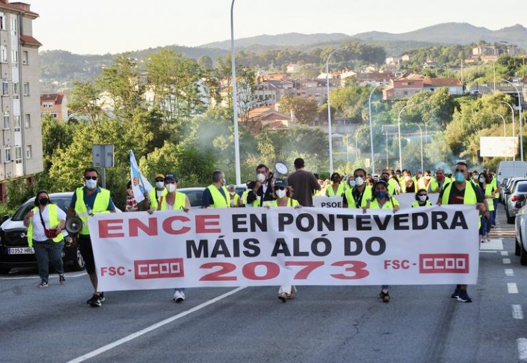 Miles de personas se movilizan en Pontevedra por la continuidad de Ence