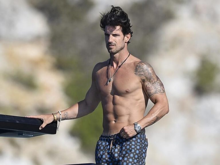 Aitor Ocio luce cuerpazo en alta mar