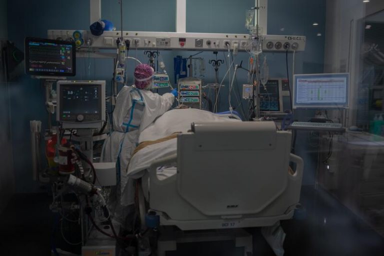 Cataluña registra 4.072 casos y siete muertes en las últimas 24 horas