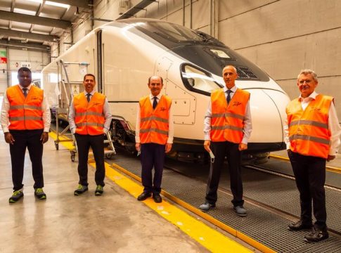 Repsol y Talgo se alían para impulsar el tren de hidrógeno renovable Repsol y Talgo se alían para impulsar el tren de hidrógeno renovable