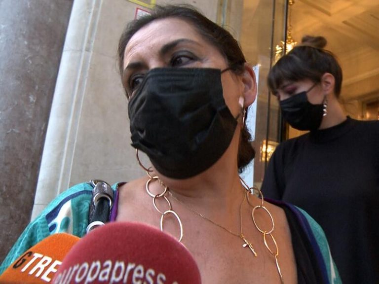 La madre de Kiki Morente se agobia ante la prensa