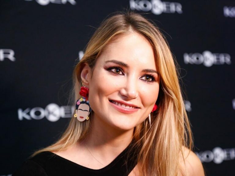 Alba Carrillo cumple 35 años locamente enamorada de Santi Burgoa