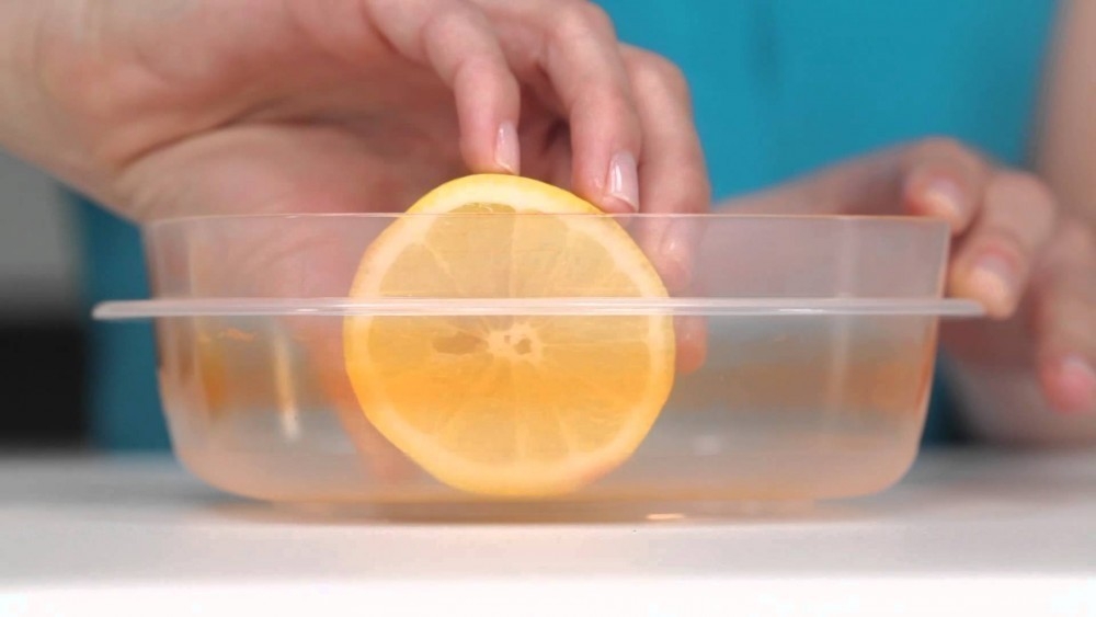 Cambia de tuppers en caso que no haya remedio 