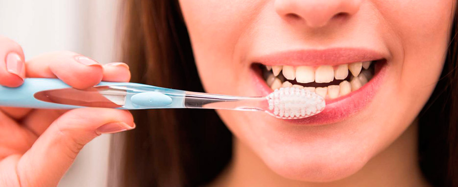 Cómo eliminar las manchas amarillas en los dientes por el tabaco 2 Limón como blanqueador natural