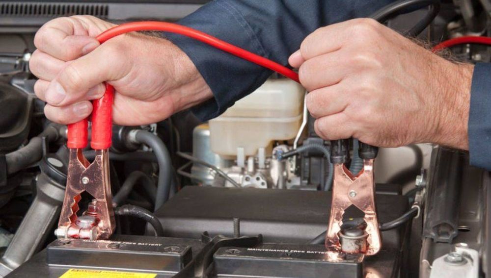 Cómo desconectar la batería de un coche 3 Si no usas la batería, lo mejor es desconectarla