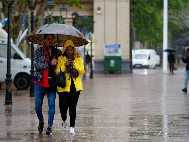 Agosto llega con lluvias y un cambio brusco de las temperaturas