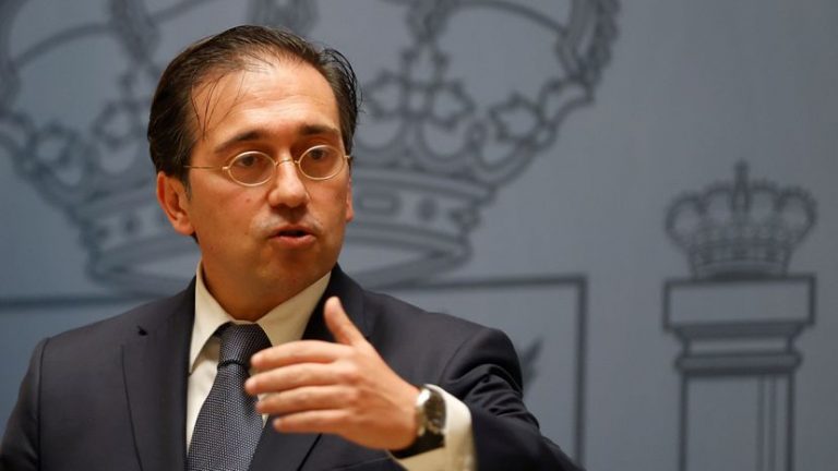 Albares mantiene un primer contacto con los grupos parlamentarios