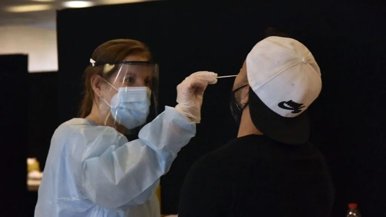 Andalucía roza una tasa de 400, suma 4.103 casos y cinco muertes en 48 horas