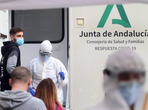 Cvirus.- AV.- Andalucía suma 5.099 positivos, la peor cifra de la semana, ocho muertes y la tasa sube hasta 568