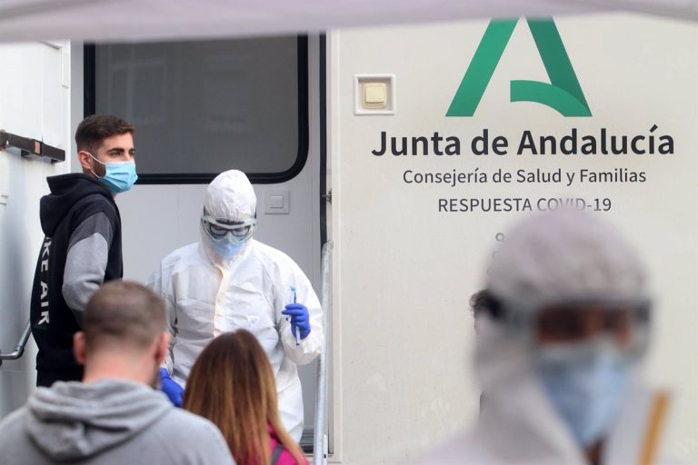 Andalucía roza los 1.200 hospitalizados con 26 más en un día