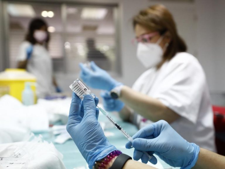 Aragón acelera la vacunación contra la COVID-19 abriendo ya la autocita para los más jóvenes