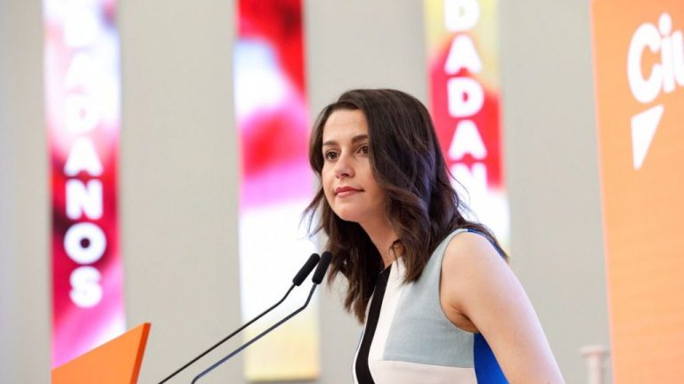 Arrimadas exige al Gobierno que asuma responsabilidades por la ayuda pública a Plus Ultra