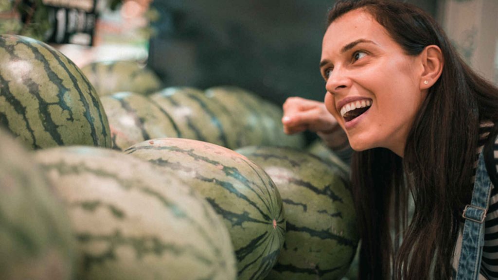 Darle algunos golpecillos suaves