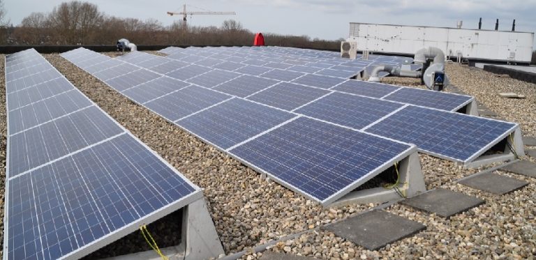 La CNMC impulsa el autoconsumo tras dar 'luz verde' al reparto flexible de energía entre consumidores