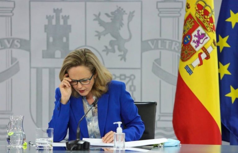 Calviño anuncia una reducción de 20.000 millones en la emisión de deuda pública del Tesoro