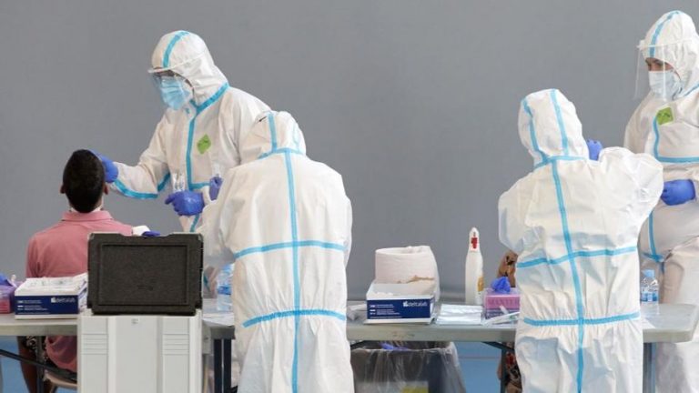 Cantabria registra un récord de nuevos casos, 422, y suma una fallecida