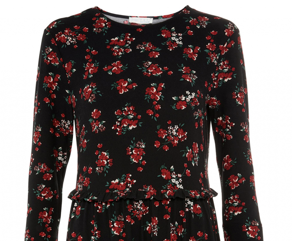 Bonito vestido estampado de tendencias.