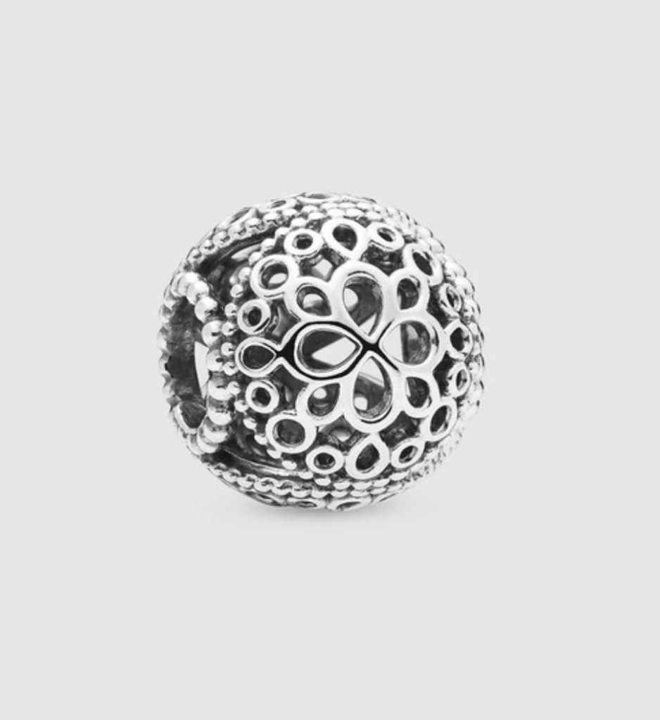 Más colgantes con mucho gusto.