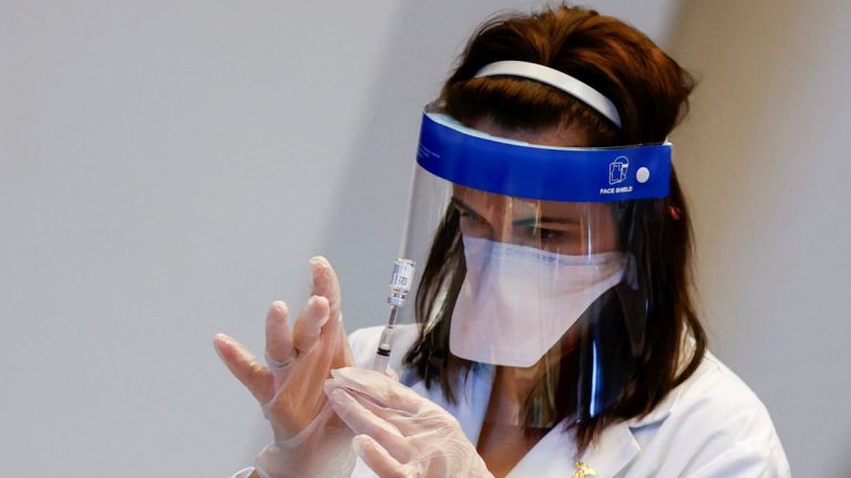 Castilla-La Mancha quiere incorporar esta semana a los mayores de 16 en la autocita para la vacuna