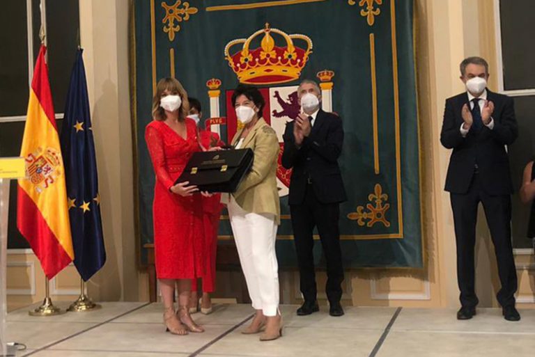 Celaá traspasa su cartera después de 