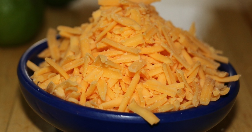 Cómo hacer la auténtica salsa de queso cheddar