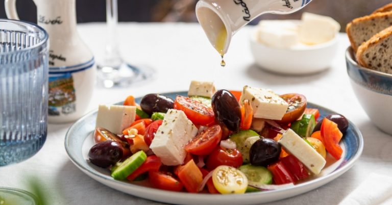 Cómo hacer una ensalada griega