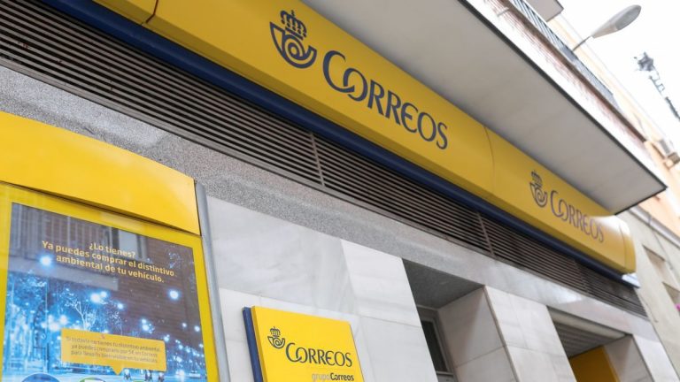 Correos digitaliza sus 2.295 puntos de atención al público en zonas rurales