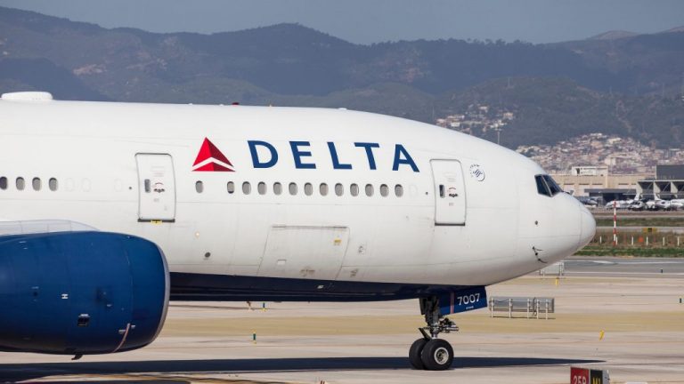 Delta Airlines registra pérdidas netas de 678 millones en el primer trimestre 2021