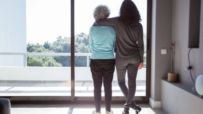 2 años y 4 meses por apropiarse de 36.200 euros de la anciana a la que hacía los recados