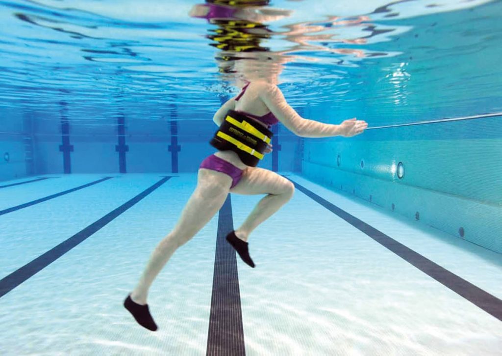 Saltos laterales en la piscina