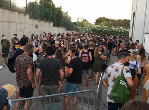 Los asistentes a la primera jornada del festival Vida en Vilanova i la Geltrú (Barcelona), a 1 de julio de 2021.