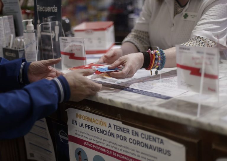 El Consejo de Ministros aprueba la venta sin receta de test de antígenos en farmacias