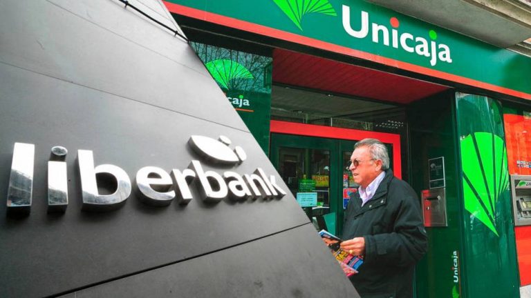 El Gobierno autoriza la fusión entre Unicaja y Liberbank